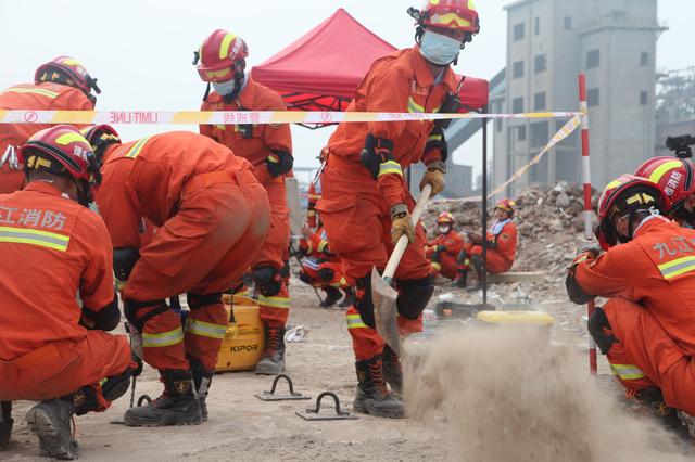 地震丨黄金72小时，身在“地震”震源中心的我们