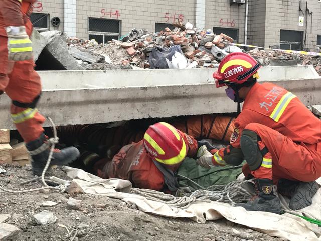 地震丨黄金72小时，身在“地震”震源中心的我们