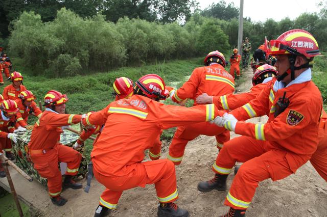 地震丨黄金72小时，身在“地震”震源中心的我们