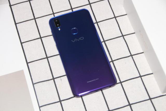 无视小米荣耀，千元机销冠vivo Z3专治性价比