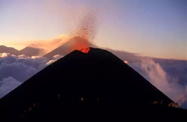 在这些地方看火山喷发，亲身体验电影里的“灾难现场”