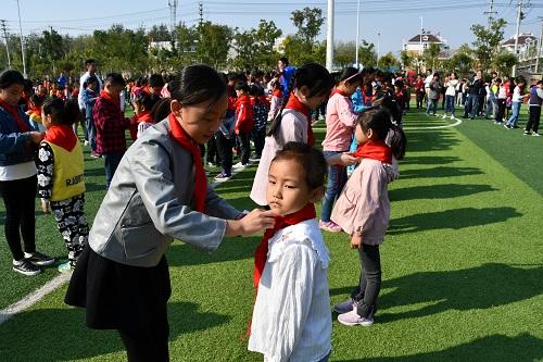 合肥市湖畔花园小学举行第69个建队节系列活动