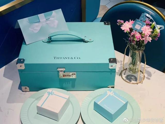 阿里、腾讯、LV、Tiffany……各公司月饼大PK，看完简直想哭泣