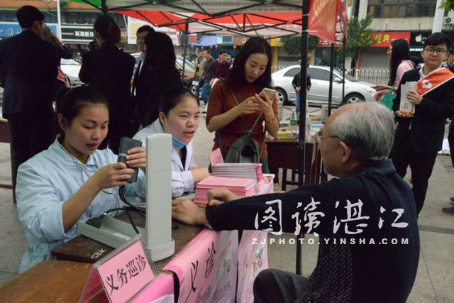 雷州掀起学雷锋活动热潮