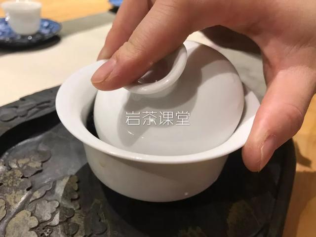 如何熟练掌握武夷岩茶冲泡快出水，请记住三个技巧！
