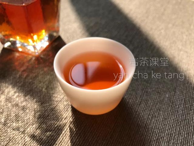 如何熟练掌握武夷岩茶冲泡快出水，请记住三个技巧！