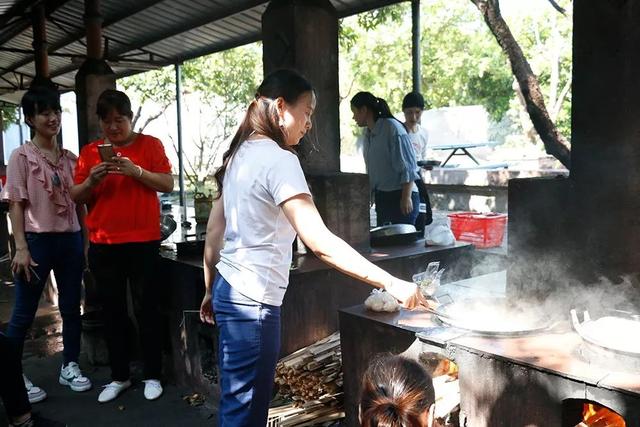 环球旅游卡案例：亲近自然 I 团队幸福时刻，就是一起旅游、战斗