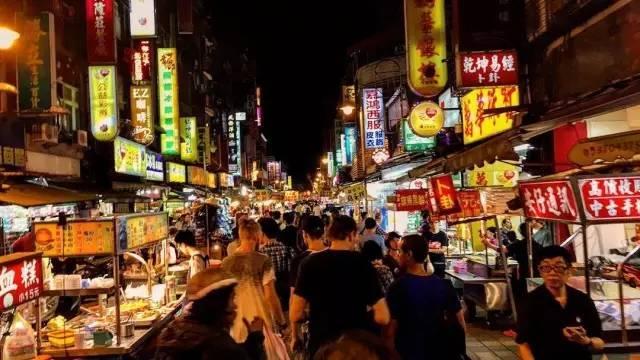 边旅游边赚钱，2年走遍196个国家，史上最快完成环球旅行的人！