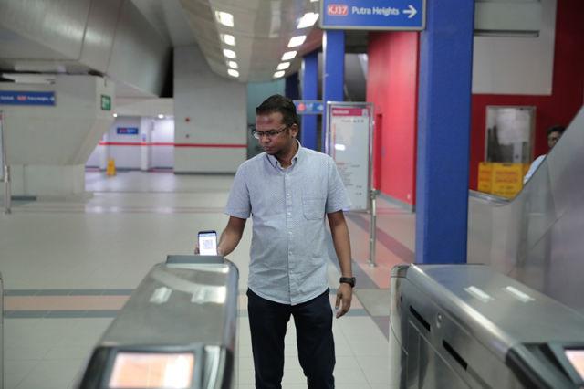 马来西亚能刷手机坐地铁了！当然少不了中国技术的助推