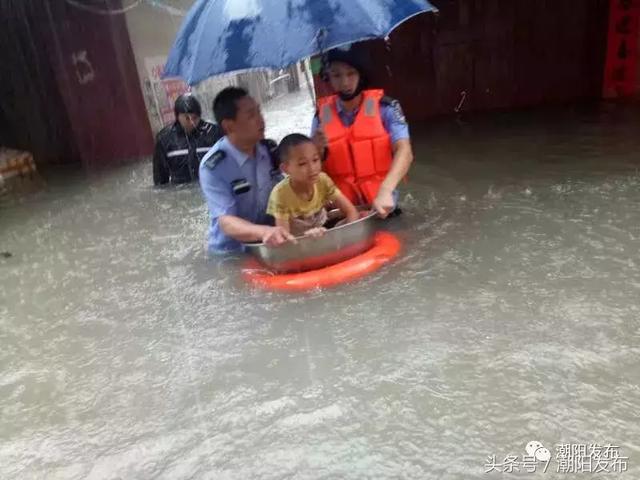 他们是逆行的勇士，时刻冲在最前面！潮阳公安全警进村入户抢险救灾