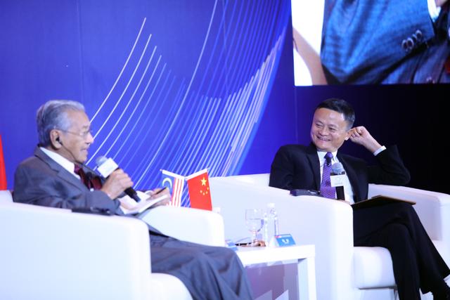 93岁的马哈蒂尔见了马云率领的400位中国企业家