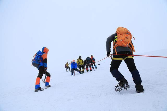 违规登山一时任性付出生命代价，登山前这些准备这么重要