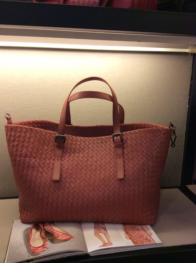 宝缇嘉Bottega Veneta：跳跃指尖的编织艺术