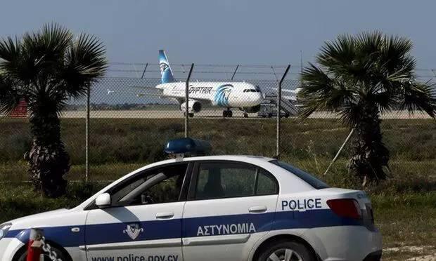 最新消息 | 埃及航空被劫持事件结束，劫机犯被逮捕