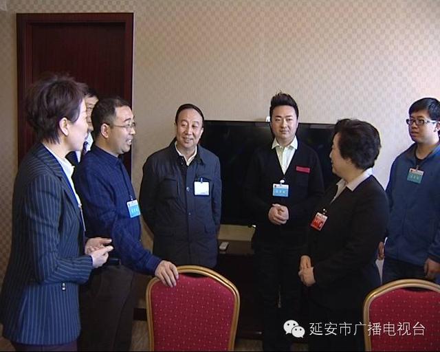 冯继红曹明周看望慰问市四届人大六次会议驻会媒体记者工作人员