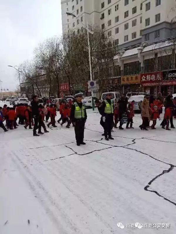 「大战100天」战风雪，查违法，搞宣传，临夏交警最近很忙