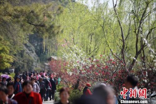 “今朝有钱今朝花”，听说，最近几届的年轻人都不爱存钱了？