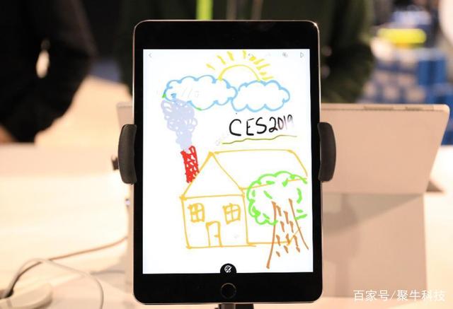 CES 2019 全球首款可折叠柔性屏手机柔派带来“黑科技”盛宴