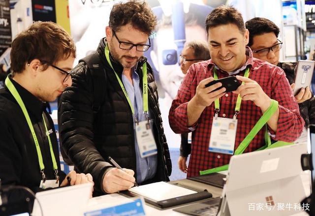 CES 2019 全球首款可折叠柔性屏手机柔派带来“黑科技”盛宴