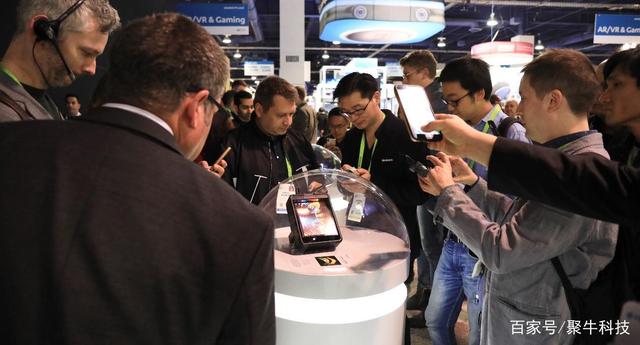 CES 2019 全球首款可折叠柔性屏手机柔派带来“黑科技”盛宴