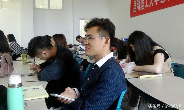 昆明理工大学艺术与传媒学院14级广播电视硕士研究生毕业答辩