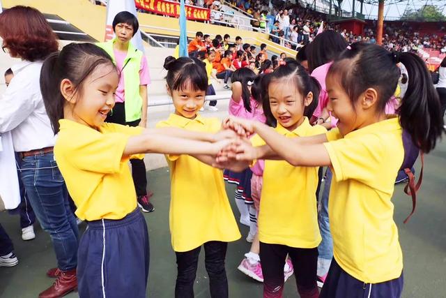 越秀｜2018年东川路小学运动会：精彩航模表演，亲子有爱上阵