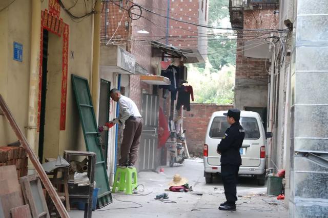 花都｜秀全街依法拆除荔红路九潭市场周边违建