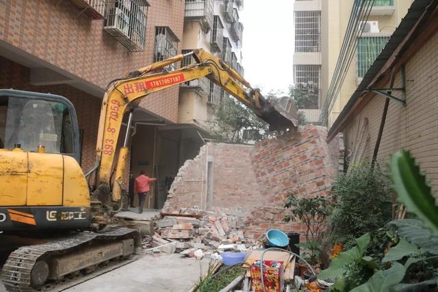 花都｜秀全街依法拆除荔红路九潭市场周边违建