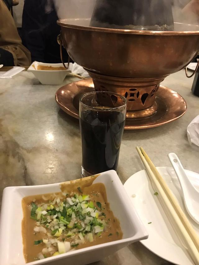 说起涮羊肉，牛街的聚宝源，大概比南门涮肉好吃130倍