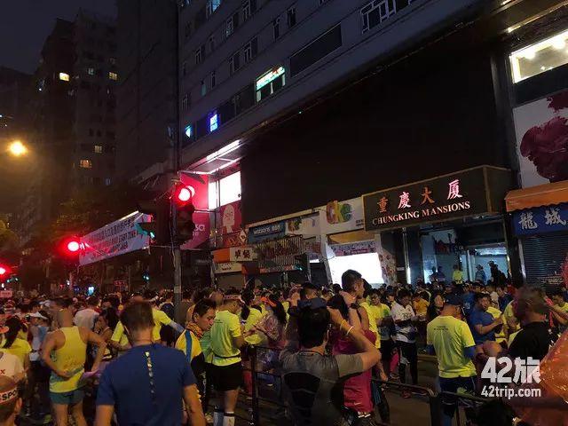 渣打香港马拉松：难极都只系一段路！魔鬼赛道的放肆奔跑｜赛评团