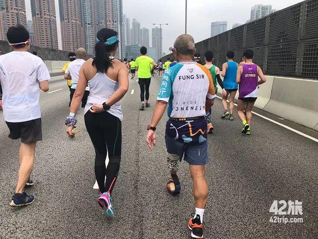 渣打香港马拉松：难极都只系一段路！魔鬼赛道的放肆奔跑｜赛评团