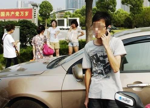 中国人为什么没钱也要买车？看完泪奔了