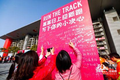 抓住机会赢一年，蒸蒸日上迎新跑，全球唯一F1赛道马拉松明天报名