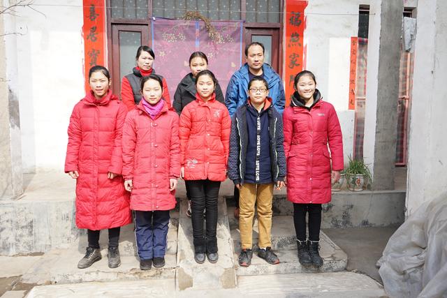 河南农村夫妇抚养五胞胎15年:每月奶粉曾花1500元 一门心思想姐弟5个都上大学  16年来五胞胎全部存活仅7例