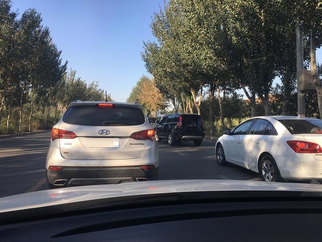 打工两年攒钱想买车，亲戚说没钱别买车，爸妈为何也赞同？