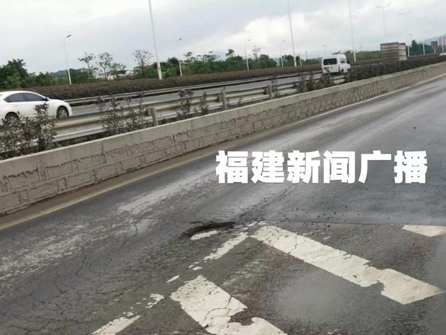 路面小坑“难倒”三个部门，三剑客打了二十多通采访电话……「1036三剑客」