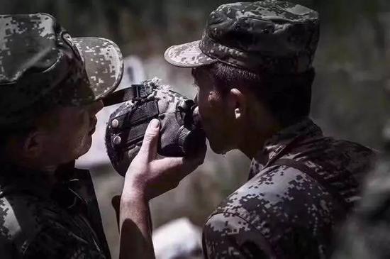 驻澳部队官兵谈救灾时被造谣：心思全在救灾上，根本没时间关注