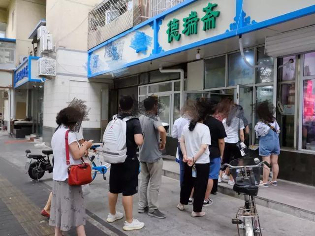 别问为什么，牛街这家老店开门前半小时来排队