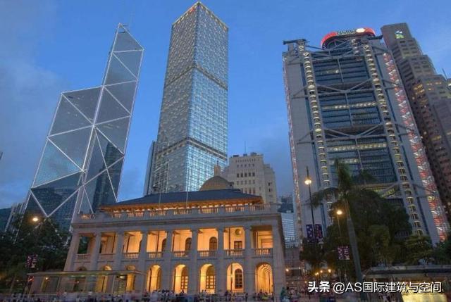 它是香港最具标志性的建筑没有之一，设计暗藏玄机，令人过目不忘