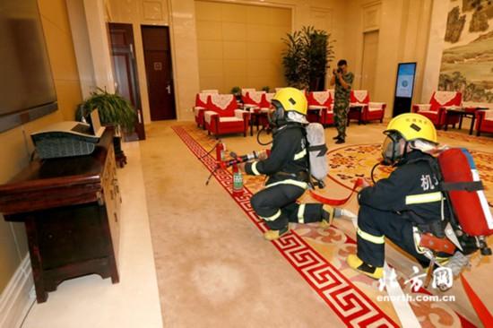 天津机场要客服务部开展消防演习 为达沃斯保驾护航