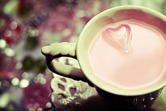 你的爱情往往是从三块钱一杯的奶茶开始的