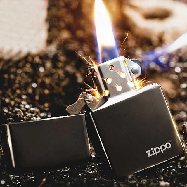 每个有故事的男人都有一只Zippo