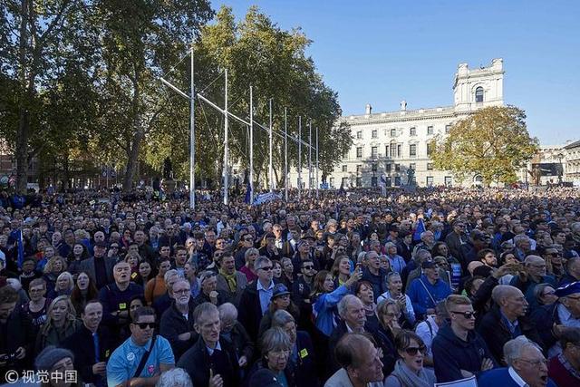 70万人游行呼吁二次公投 英国“脱欧”之路为何坎坷丛生