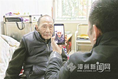 芗城：为退休老人做社保手机APP认证人脸识别录入