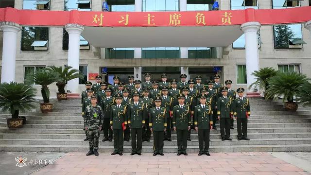 荣耀时刻！武警遵义支队举行干部晋衔仪式