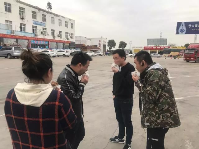 又一特大网络贷款诈骗案告破，带回嫌疑人现场画面震撼！