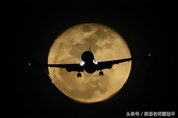 用英语学英语口语：a red eye flight 红眼航班