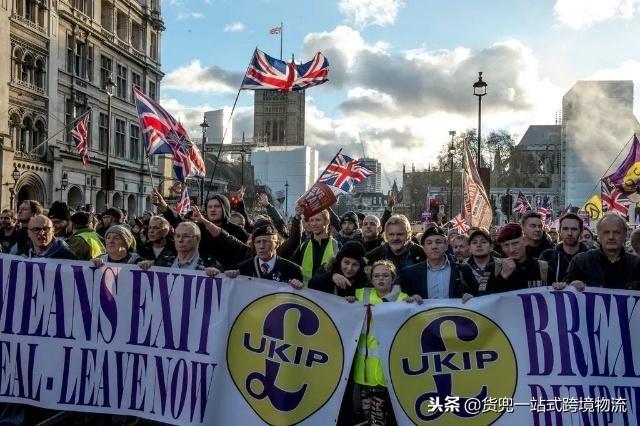 英国议会推迟脱欧协议表决，英镑跳水人民币下跌！