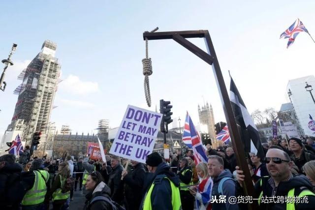 英国议会推迟脱欧协议表决，英镑跳水人民币下跌！