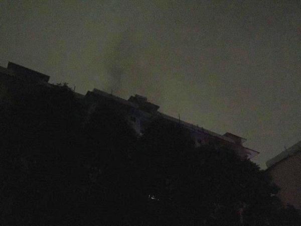 南宁新竹路一民房突发大火！很多居民穿着睡衣就下来了